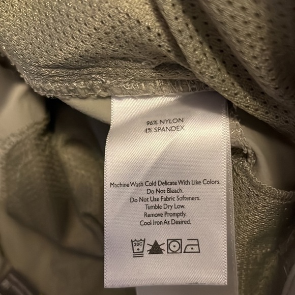 𝅺eddie Bauer women’s shorts, size 14 - Picture 9 of 9